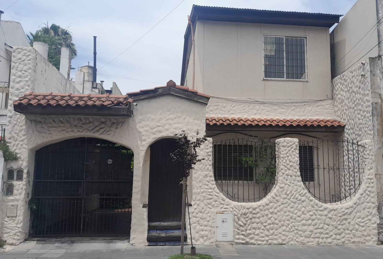 En Venta - Casa de 4 Amb con Garaje + Depto 3 Amb y Terraza - Zona Parque Patricios