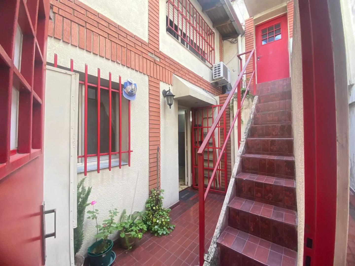 Departamento tipo casa de 3 ambientes en VENTA- Zona Boedo.